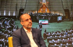 رئیس مجمع نمایندگان یزد دولت را به روزمرگی متهم کرد