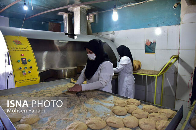 نان‌هایی‌ که اینترنتی به دست مشتریان اردکانی می‌رسند