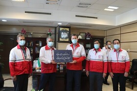 رئیس و معاونان دادگستری یزد عضو داوطلب هلال احمر شدند
