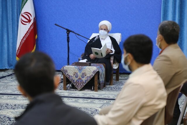 صبر و توکل راه برون رفت از تحریم‌ها و تهدیدهای دشمنان است