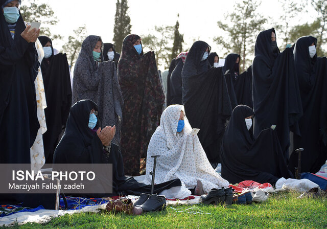 اقامه نماز عید فطر در ابرکوه به روایت تصویر