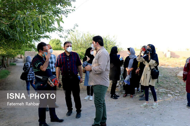 بازدید فعالان محیط زیست از باغ محلات یزد به مناسبت هفته محیط زیست