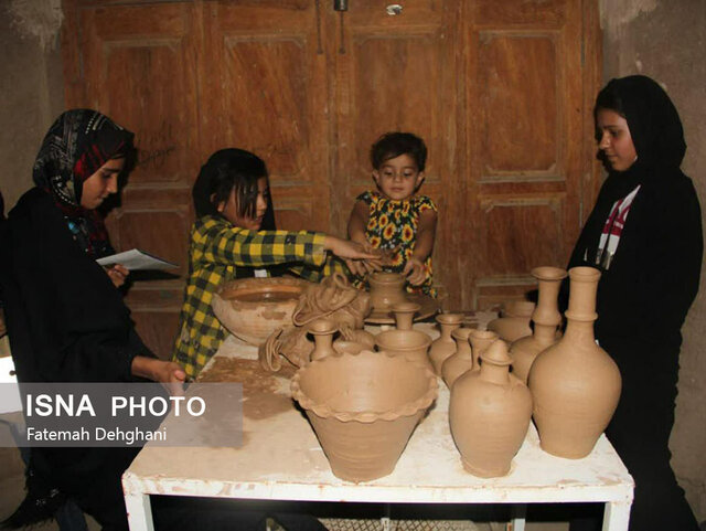اولین جشنواره صنایع دستی و غذاهای سنتی میبد برگزار شد