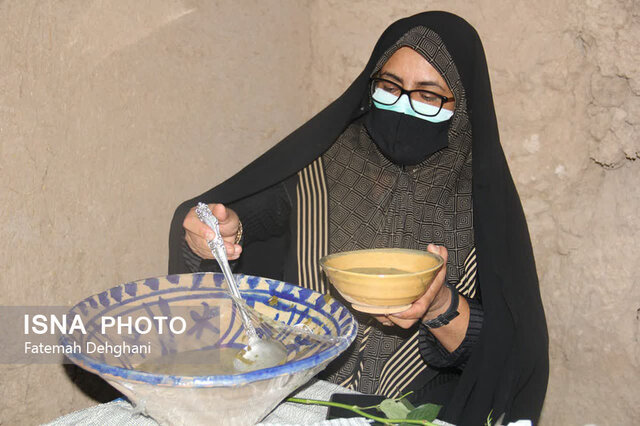 اولین جشنواره صنایع دستی و غذاهای سنتی میبد برگزار شد