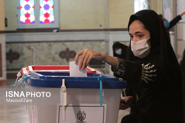 حضور پرشور رای اولی‌های یزد در انتخابات