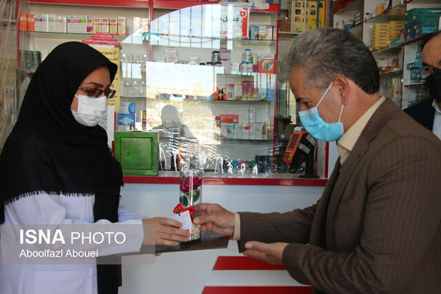 تجلیل از پزشکان داروساز داروخانه‌های شهر مهریز