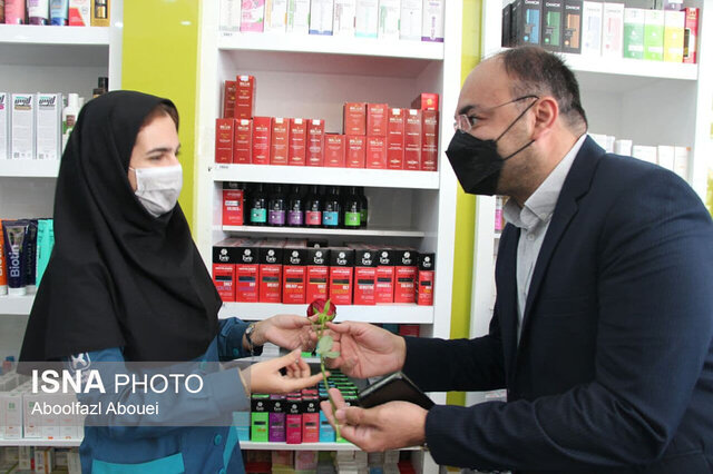 تجلیل از پزشکان داروساز داروخانه‌های شهر مهریز
