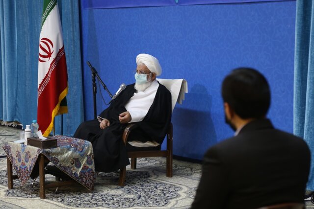 روحیه‌ی گذشتن از مادیات در وکلا تقویت شود