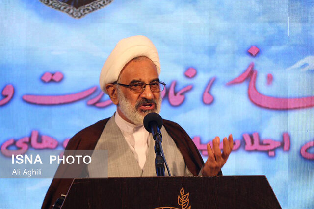  بسیج و بسیجی تربیت شده کارخانه انسان‌سازی نماز هستند