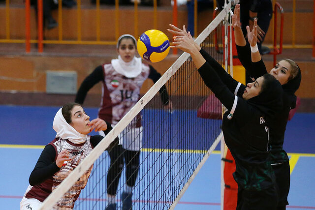 مصاف بانوان والیبالیست یزد با مهرسان در هفته ششم لیگ مصاف بانوان والیبالیست یزد با مهرسان در هفته ششم لیگ