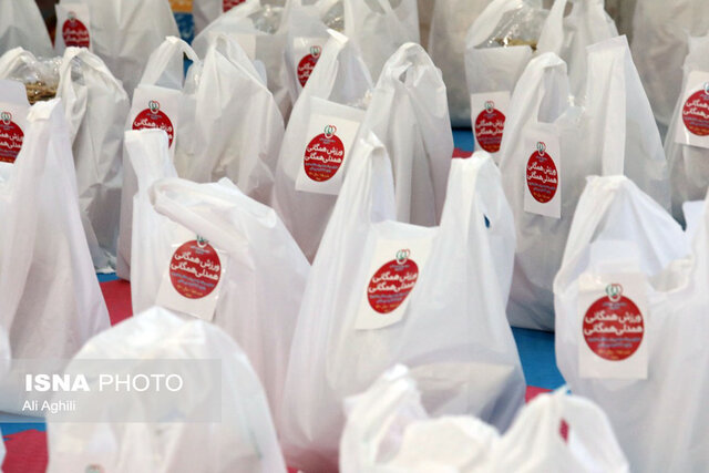 تهیه و توزیع ۲۰۰ بسته معیشتی هیئت ورزشهای همگانی یزد ویژه شب یلدا