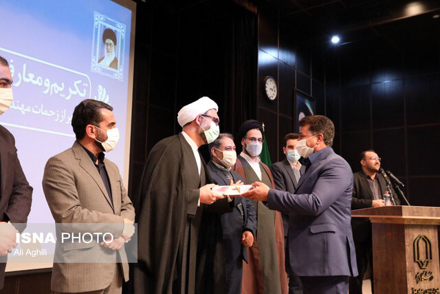 فرصتسوزی مسئولان از نظام و مردم با عملکردهای حزبی