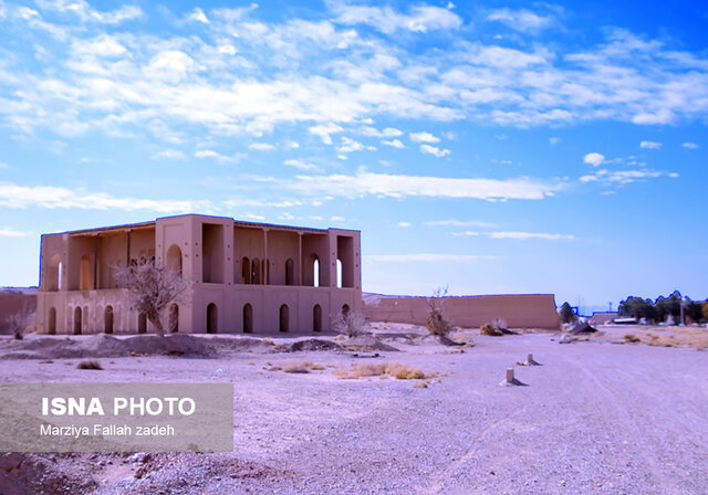 عملیات تجاوز به حریم کوشک عزت آباد ابرکوه متوقف شد