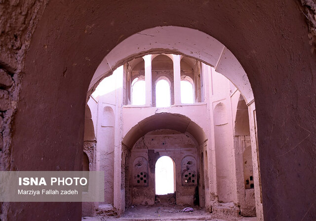 عملیات تجاوز به حریم کوشک عزت آباد ابرکوه متوقف شد