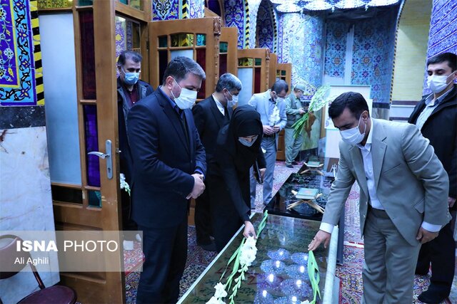 بهرهبرداری معادن و ایجاد صنایع با لحاظ ارزشهای بیولوژیکی باشد