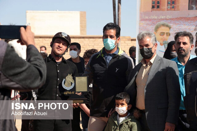 رقابت ۷۰ سوارکار در شو سوارهی مهریز