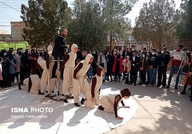 جهانی شدن ابرکوه تنها از مسیر فرهنگ و هنر و رسانه میسر است