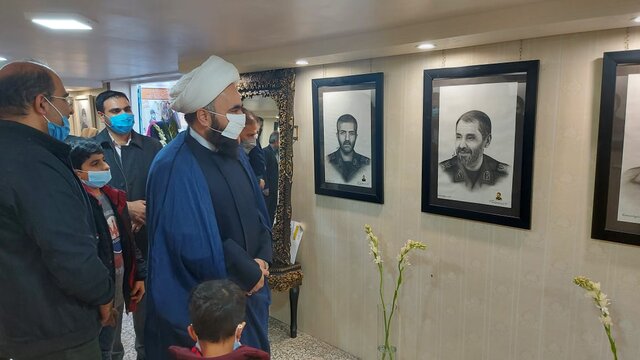 نمایشگاه عکس سرداران شهید در یزد افتتاح شد