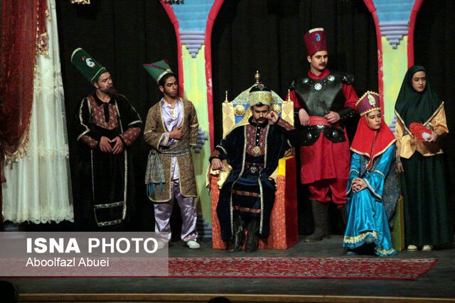 قصه باغ زالزالک در مهریز به روی صحنه رفت