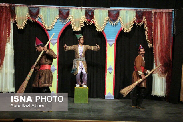 قصه باغ زالزالک در مهریز به روی صحنه رفت