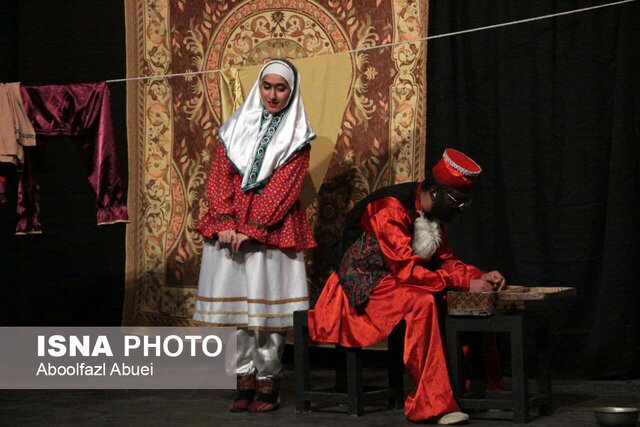 قصه باغ زالزالک در مهریز به روی صحنه رفت