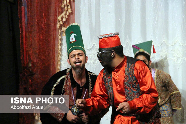 قصه باغ زالزالک در مهریز به روی صحنه رفت