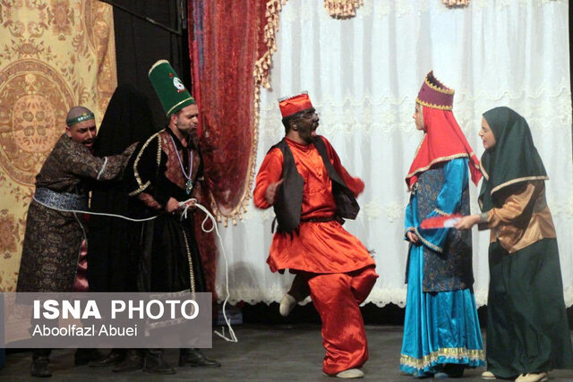 قصه باغ زالزالک در مهریز به روی صحنه رفت