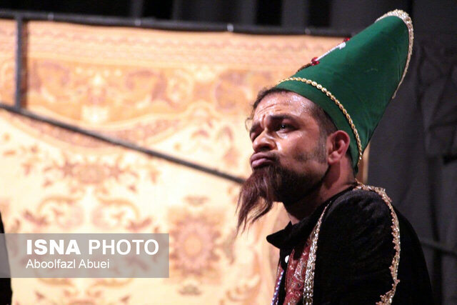 قصه باغ زالزالک در مهریز به روی صحنه رفت