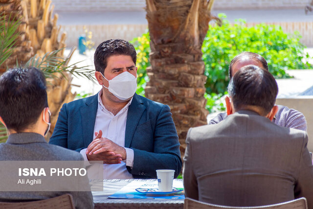 تهیه بزرگترین حلواارده ایران در اردکان همزمان با جشنواره فراوردههای کنجدی