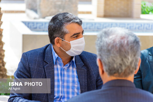 تهیه بزرگترین حلواارده ایران در اردکان همزمان با جشنواره فراوردههای کنجدی