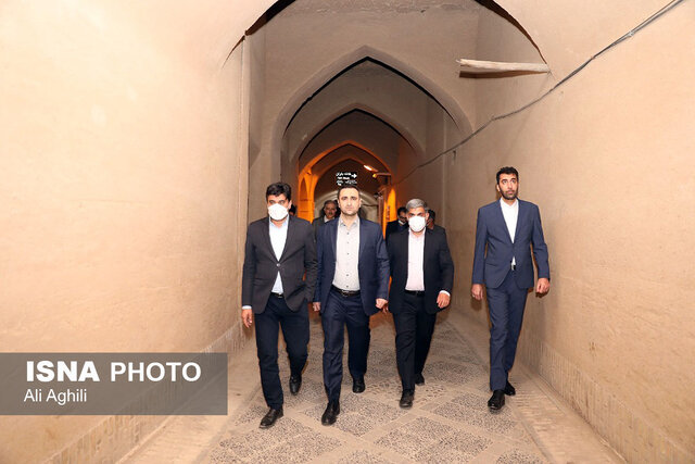 بافتگری شبانهی معاون گردشگری کشور در یزد