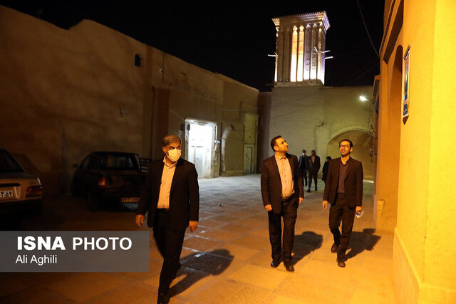 بافتگری شبانهی معاون گردشگری کشور در یزد