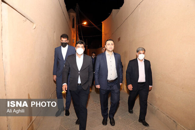 بافتگری شبانهی معاون گردشگری کشور در یزد