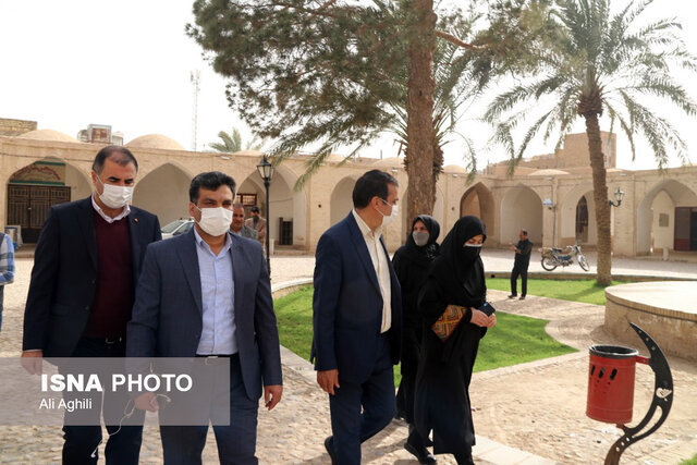 هنر حصیربافی در رونق اقتصادی بافق نقش موثری ایفا میکند