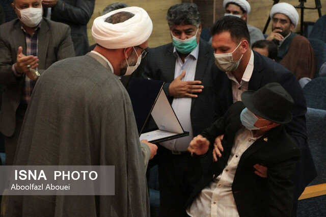 نخبگان مهریز تجلیل شدند