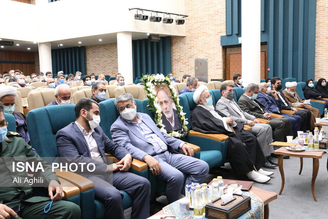 تلاش برای تحقق شعارهای سال یک وظیفه شرعی و قانونی است