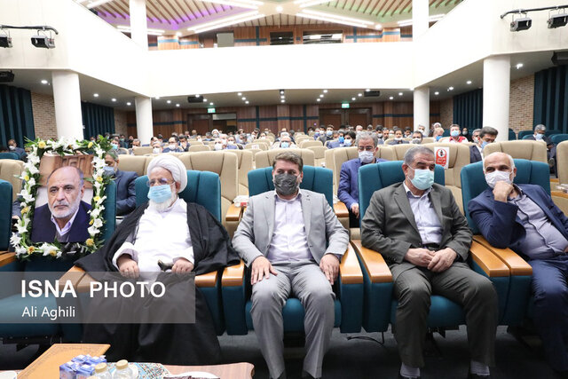 تلاش برای تحقق شعارهای سال یک وظیفه شرعی و قانونی است