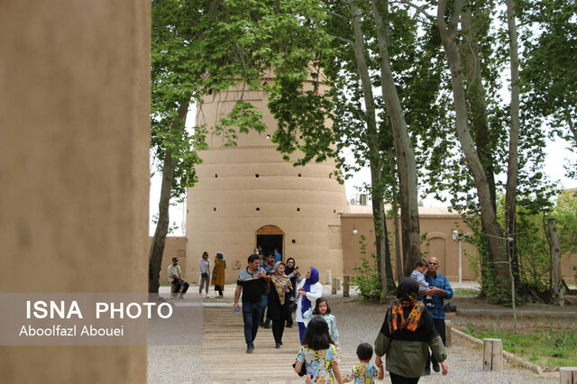 طروات بهار ۱۴۰۱ در باغ جهانی پهلوانپور مهریز