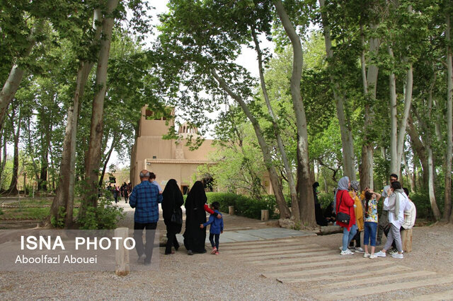 طروات بهار ۱۴۰۱ در باغ جهانی پهلوانپور مهریز