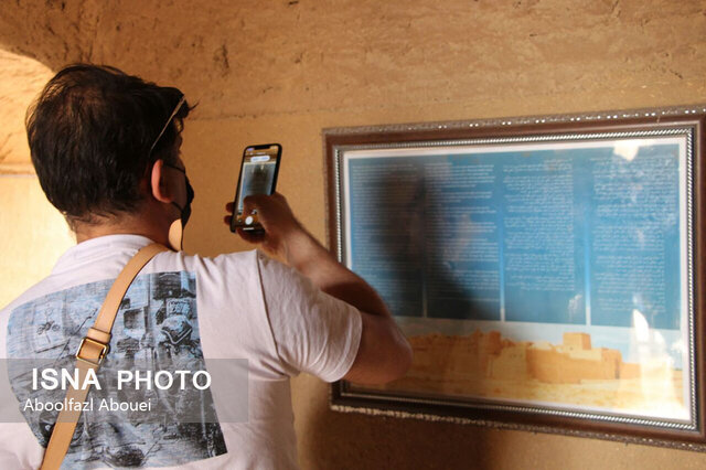 بازدید مسافران نوروزی از اولین صندوق امانات جهان در مهریز