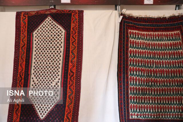 نمایش فرشهای تاریخی گنجینه میراث در موزه اردکان