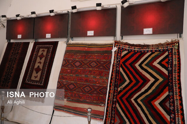 نمایش فرش‌های تاریخی گنجینه میراث در موزه اردکان