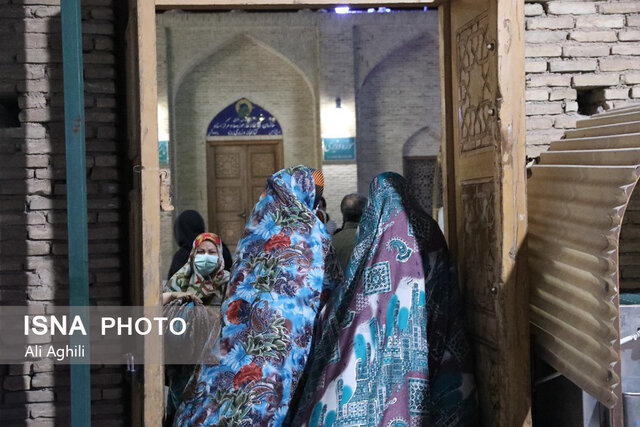 ترویج حجاب در اماکن مذهبی گردشگری یزد با چادرهای نانو