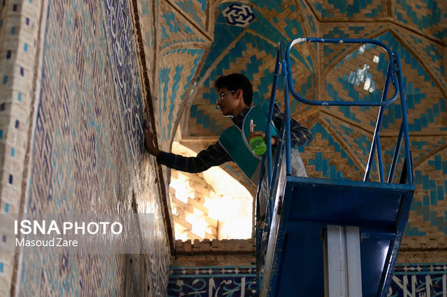 غبارروبی مسجد جامع یزد در آستانه ماه مبارک رمضان