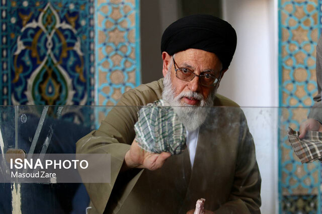 غبارروبی مسجد جامع یزد در آستانه ماه مبارک رمضان