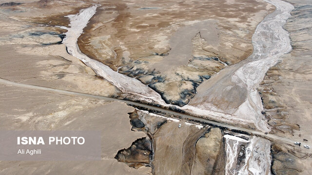 جاذبهای ناشناخته با چشمانداز دریاچه ارومیه در دل کویر اردکان