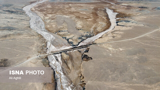 جاذبهای ناشناخته با چشمانداز دریاچه ارومیه در دل کویر اردکان