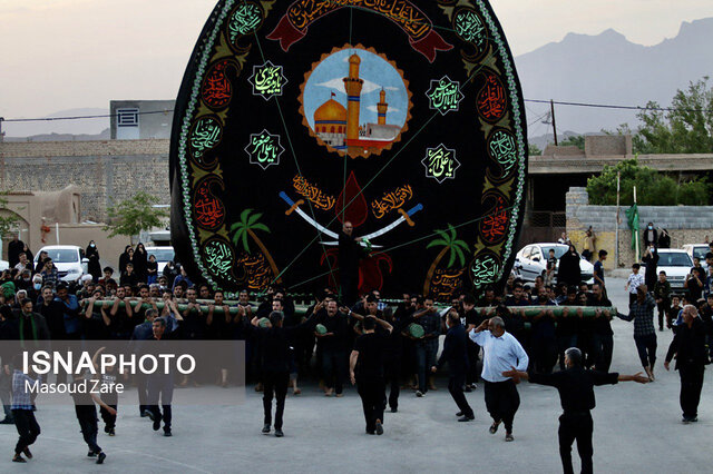 آیین نخل‌برداری در مهریز بمناسبت شهادت حضرت علی(ع)