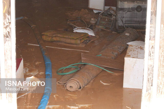 تداوم امدادرسانی آتش‌نشانان در سیلاب یزد 