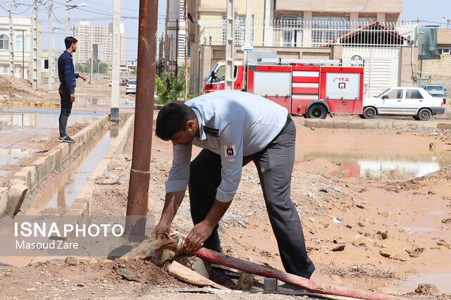 تداوم امدادرسانی آتشنشانان در سیلاب یزد